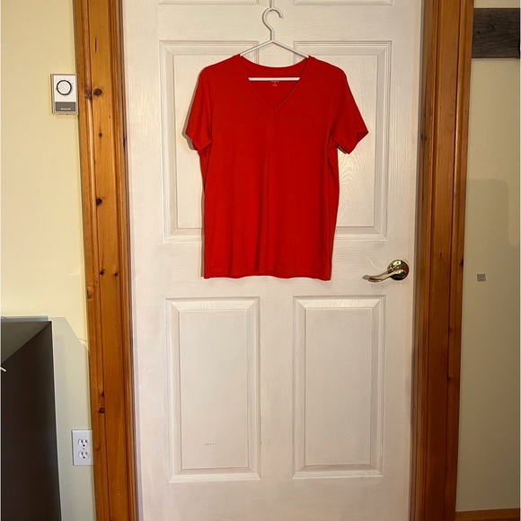 Land’s End V neck t shirt. Small. Relaxed fit - Picture 3 of 9